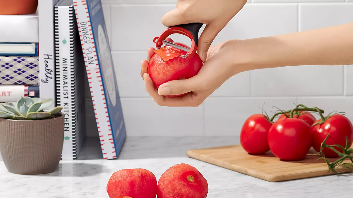 OXO Tomato Peeling